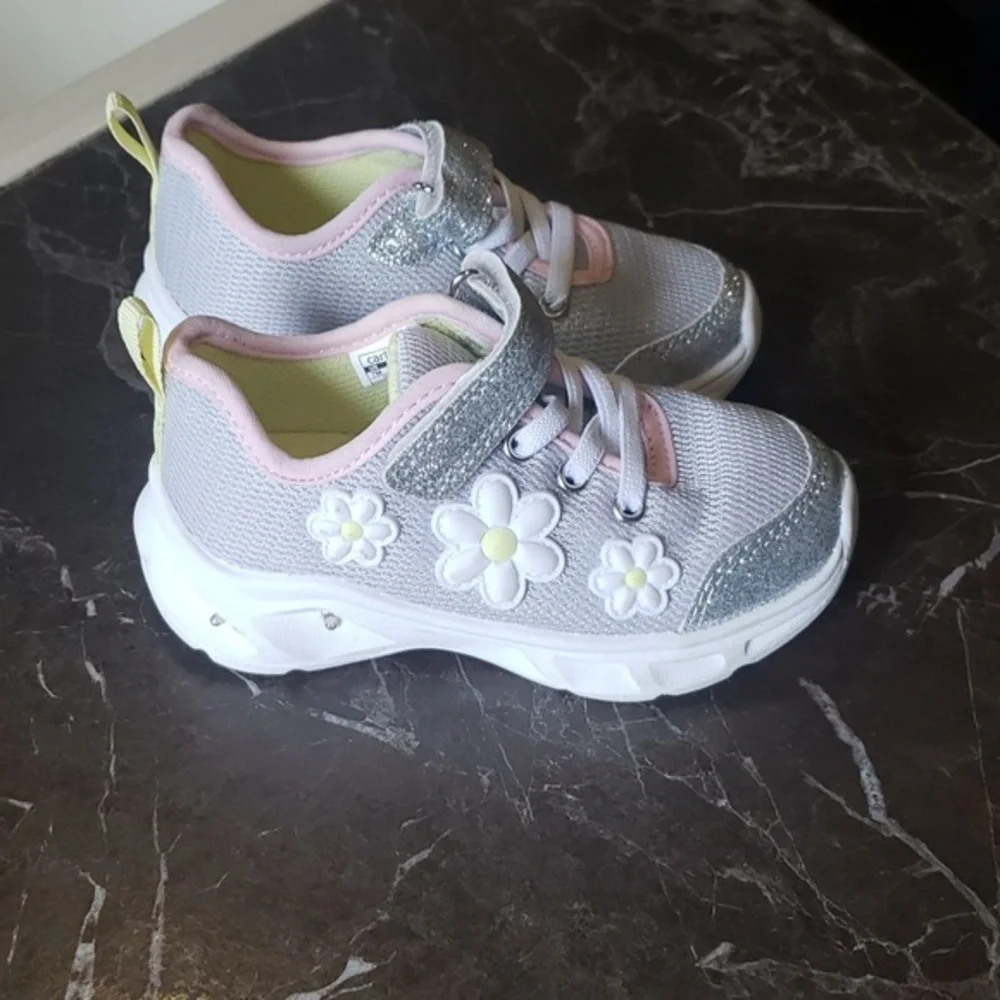 Carters Light‎ Up Velcro Sneakers Size 7M